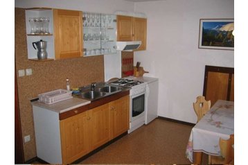 Slovenia Privát Studor, Exteriorul